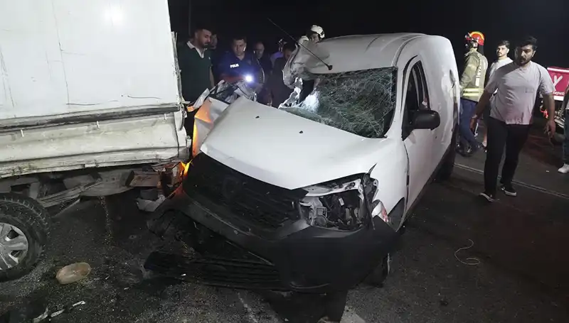 İstanbul'da Feci Kaza: Üç Kişi Yaralandı, Olay Yeri Halka Kapandı