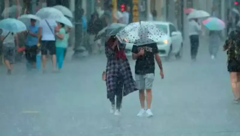 Meteoroloji’den Acil Uyarı: Türkiye’de Yangın Riski ve İstanbul’da Sağanak Yağış Uyarısı