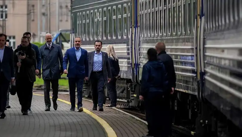 Dışişleri Bakanı Fidan, Ukrayna Ziyaretinde Temaslarda Bulundu