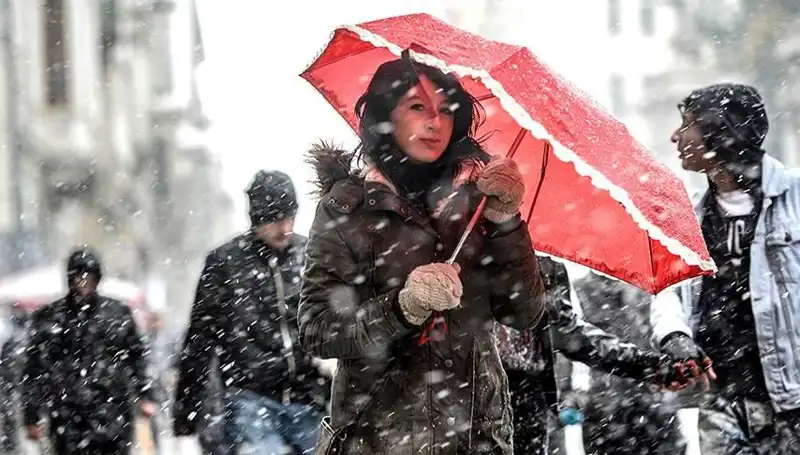 İstanbul'da Şok! Soğuk Hava Dalgası Sıcaklıkları 20 Derece Düşürüyor