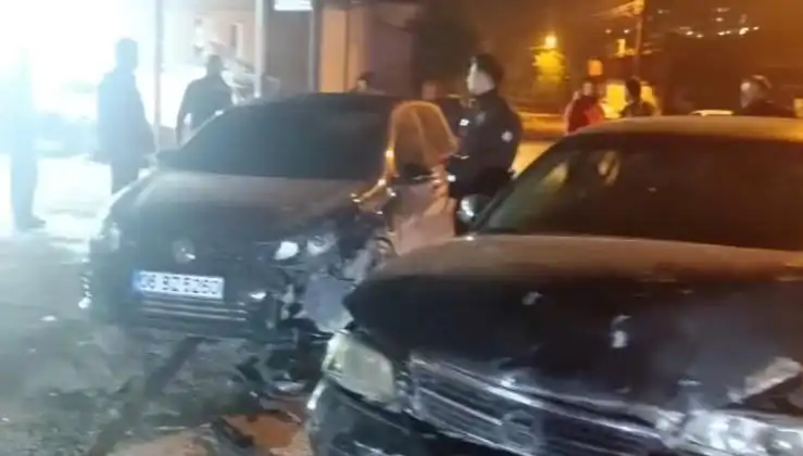Çevirmeden Kaçarken Kaza Yaptılar: O Anlar Kamerada