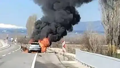Kütahya'da Seyir Halindeki Otomobil Alev Alev Yandı: Son Dakika Gelişmeleri