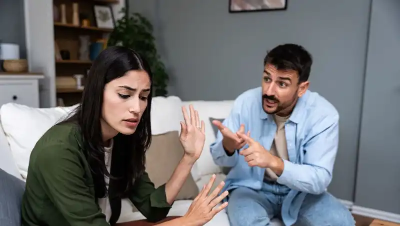 Evliliğinizi Tehdit Eden 4 Yıkıcı Davranış ve Çözüm Önerileri