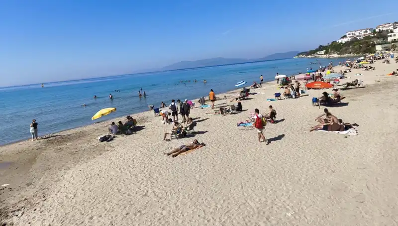 29 Derece Sıcaklıkla Plajlar Hızla Doluştı: Yazın Keyfi Başladı