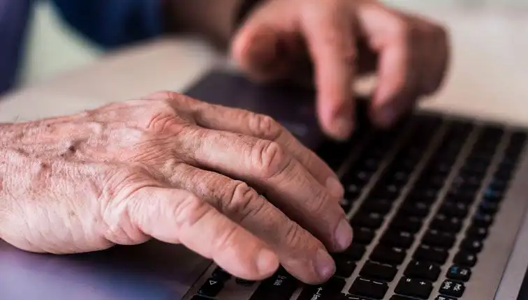 Dijital Dünyanın Gücü: Teknoloji Demansla Mücadelede Nasıl Yardımcı Oluyor?