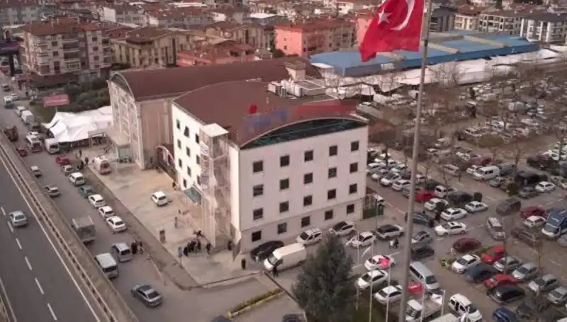 Özel Hastaneye Deprem Mühürü Verildi: Perde Betonları Kesildi Mi?