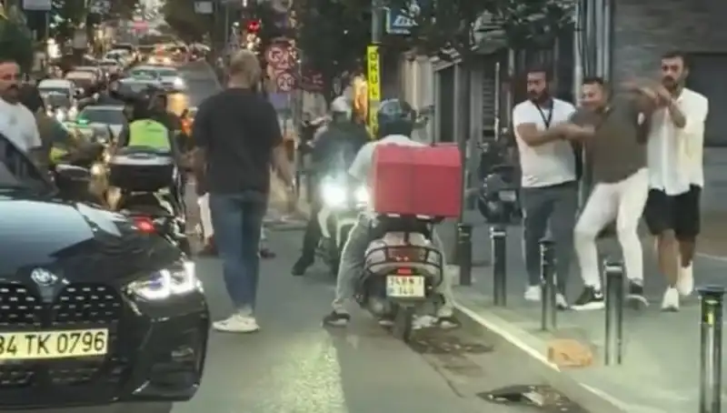 Nişantaşı’nda Yol Verme Tartışması: Kadını Sopayla Tehdit Eden Adam Gözaltına Alındı