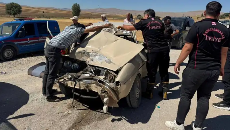 Kahramanmaraş’ta Kamyonet ve Otomobil Çarpıştı: Olay Yerinde Korku Dolu Anlar