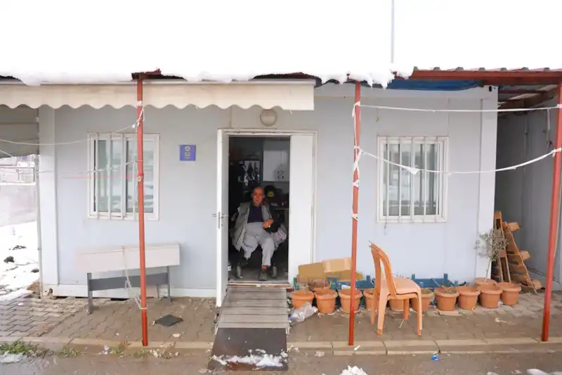 Depremin Ardından 6 Günde Kurtulan Genç, Yaşam Mücadelesiyle Dikkat Çekiyor