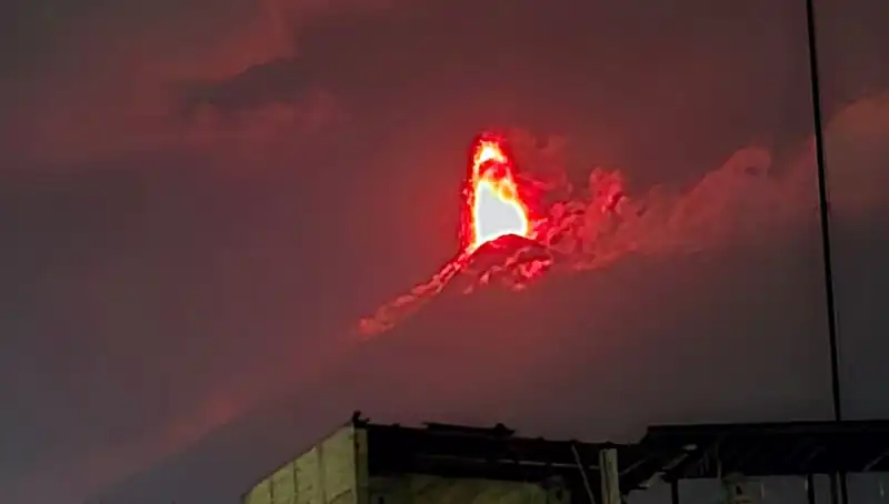 Fuego Yanardağı Patladı: 30 Bin Kişi Tahliye Edilmek Zorunda!