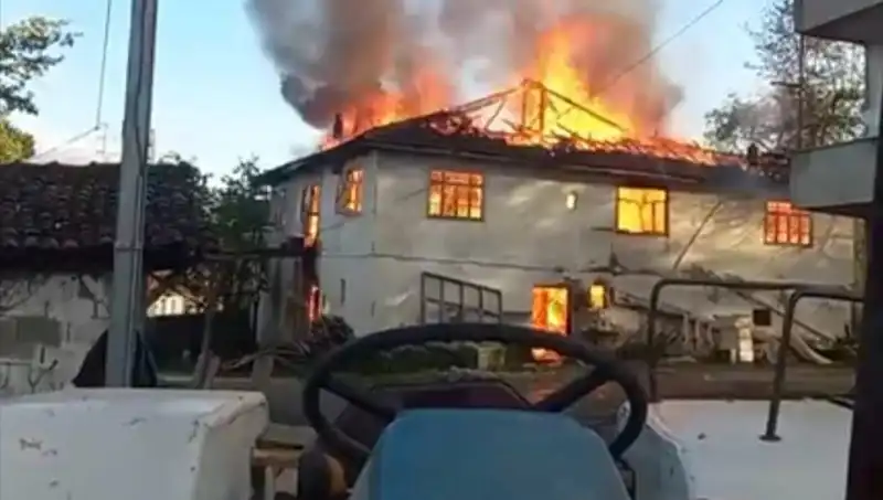 İki Katlı Evde Çıkan Yangın, Korku Dolu Anlar Yaşattı