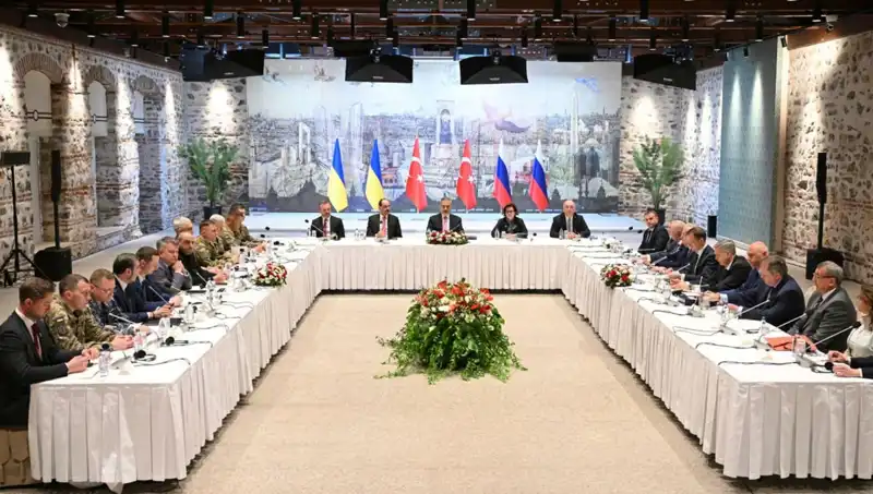İstanbul'da Barış Zirvesi: Rus Heyeti Türkiye'de Diplomatlarla Buluştu