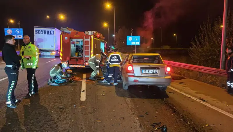 Kamyona Arkadan Çarpan Sürücü Hayat Mücadelesi Veriyor: Kaza Detayları Ortaya Çıktı