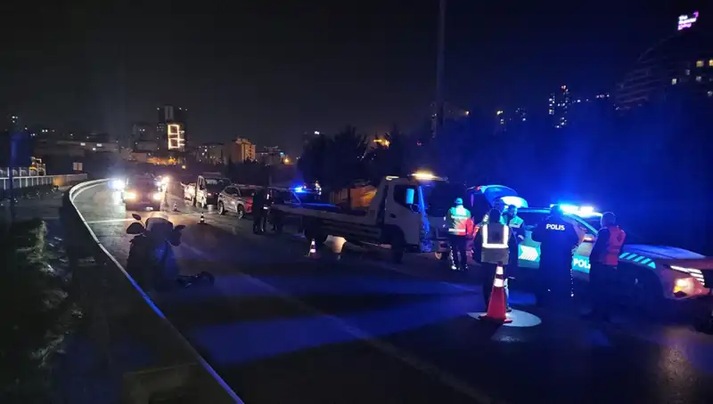 TEM Otoyolu'nda Şok Edici Kaza: Yolda Yatan Kişiyi Metrelerce Sürükledi